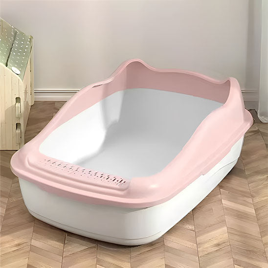 bac à litière chat rose sur le plancher ajoute un touche de couleur au décor cutycat